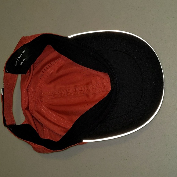 Nike Featherlight Dri Fit Reflective Swoosh Adjustable Strap Hat 195242069202 - Picture 7 of 9